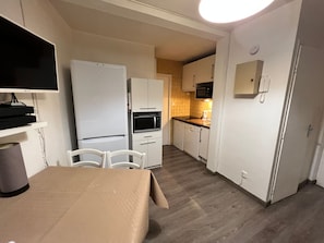 Private kitchen - Apartment 'Liminalis Ax Les Thermes' with Wi-Fi (Ax-les-Thermes)
