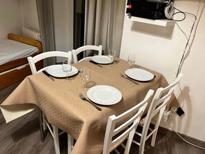 Dining - Apartment 'Liminalis Ax Les Thermes' with Wi-Fi (Ax-les-Thermes)