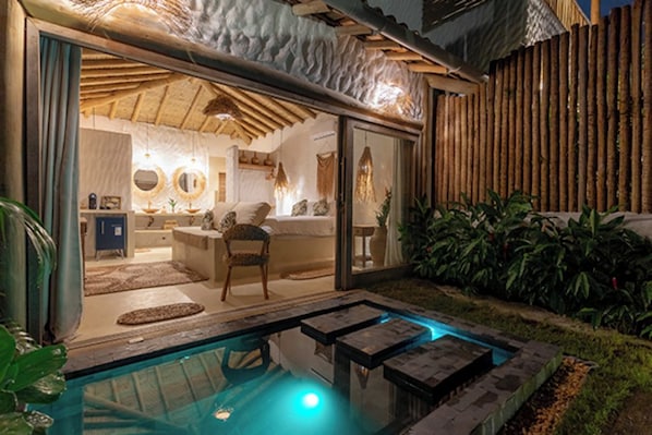 Suite básica, 1 cama Queen size, vista al jardín | Alberca | Alberca al aire libre 