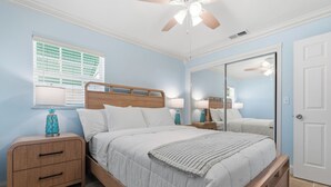 Room - Intercoastal Cove Retreat - Upstairs Island Escape with Water Views (Fort Pierce)