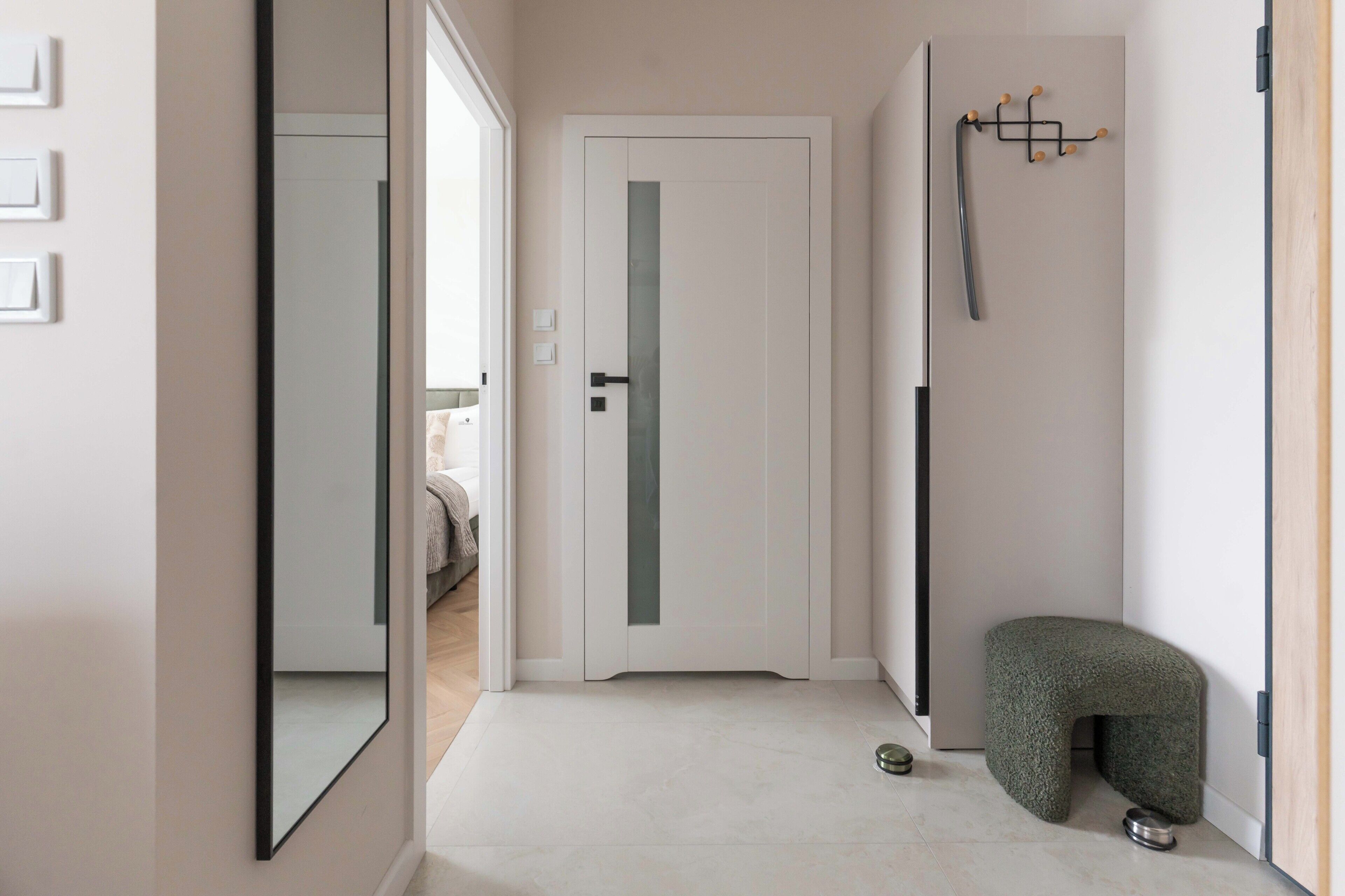 Apartamento superior, 1 quarto, ar-condicionado | Roupas de cama premium, ferros/tábuas de passar roupa, Wi-Fi de cortesia