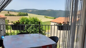 Unclassified image, 3 of 11, button - Maison Victoria - Haut-Allier: mountain view, balcony, countryside holiday rental (Saint-Bérain)