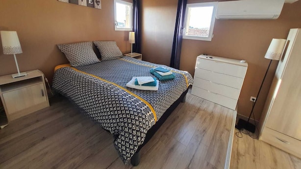 Room - Vrbo Property (Pézenas)