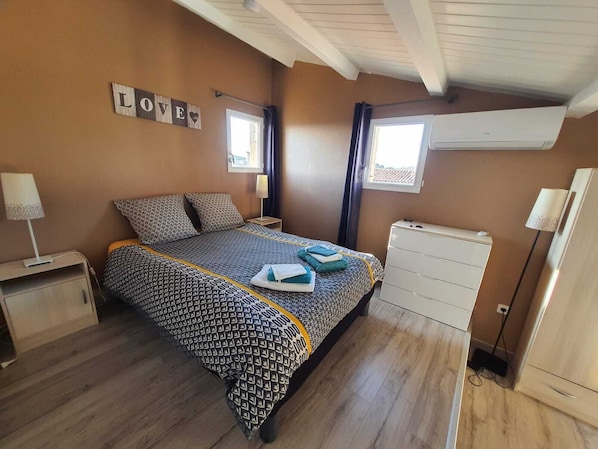 Room - Vrbo Property (Pézenas)