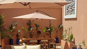 Outdoor dining - Vrbo Property (Marrakech)