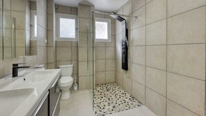 Bathroom - Vrbo Property (Sanary-sur-Mer)
