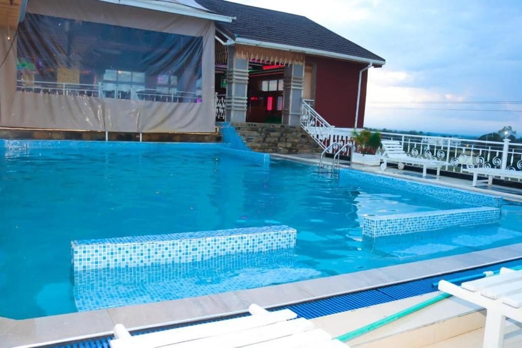 2 piscinas al aire libre
