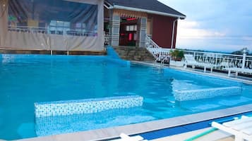 2 piscinas al aire libre