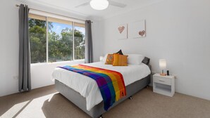 Unclassified image, 3 of 10, button - Top-Floor Apartment - Walk to Sutherland Station, 40 min to Sydney CBD (Sutherland)