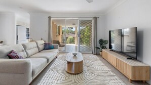 Unclassified image, 5 of 10, button - Top-Floor Apartment - Walk to Sutherland Station, 40 min to Sydney CBD (Sutherland)