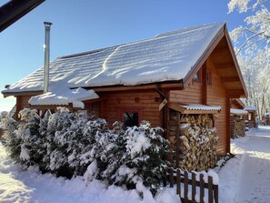 Unclassified image, 3 of 19, button - Holiday Home 'Base-Butze Hohegeiß Log Cabin Harz' with Wi-Fi and Air Conditioning (Braunlage)