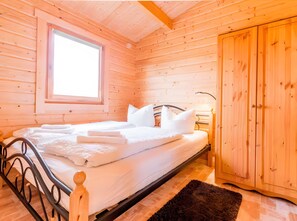 Unclassified image, 4 of 19, button - Holiday Home 'Base-Butze Hohegeiß Log Cabin Harz' with Wi-Fi and Air Conditioning (Braunlage)
