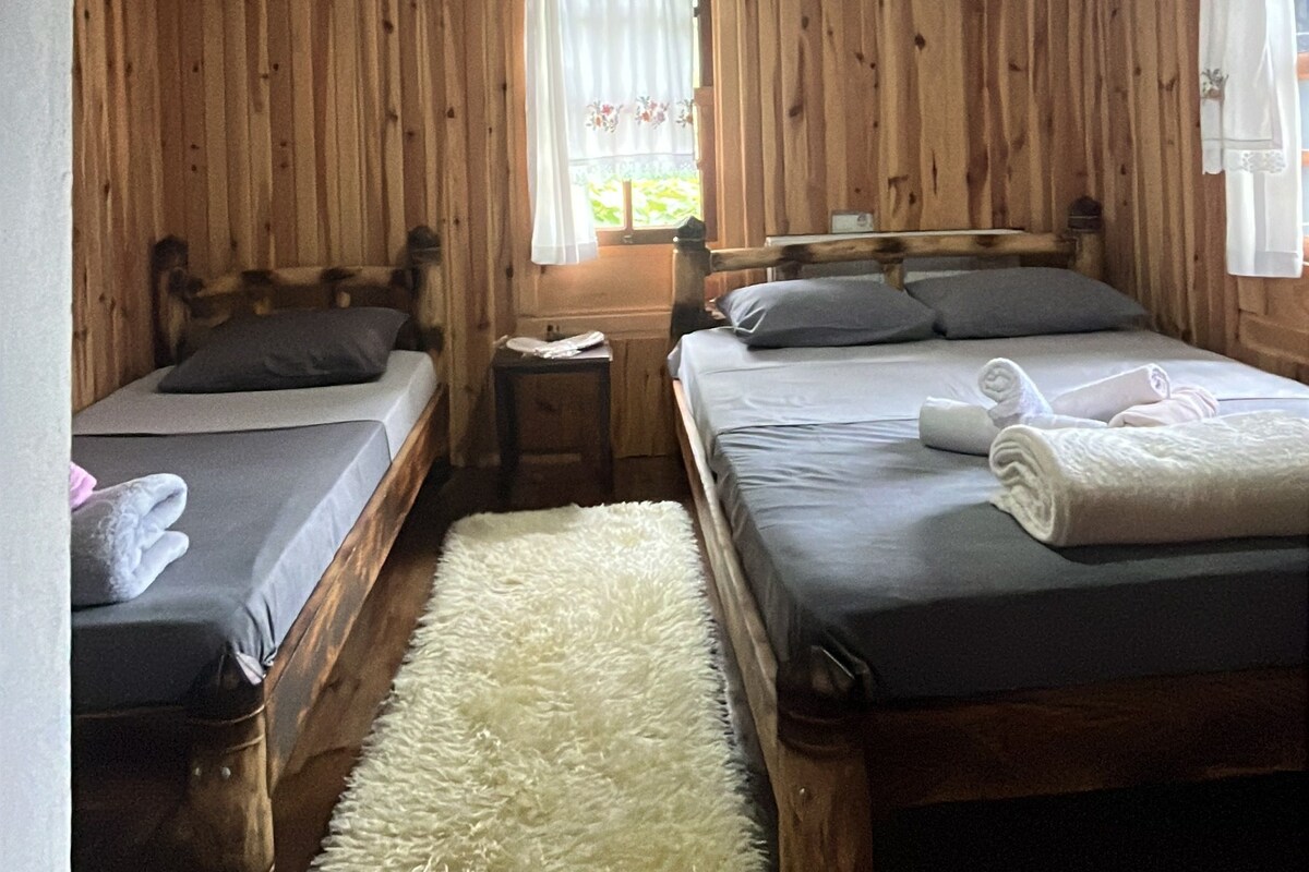 Double or Twin Room | WiFi (free)