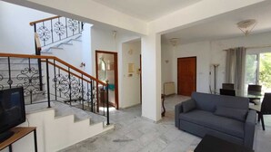 Living area - Azure Horizon Villa (limassol)
