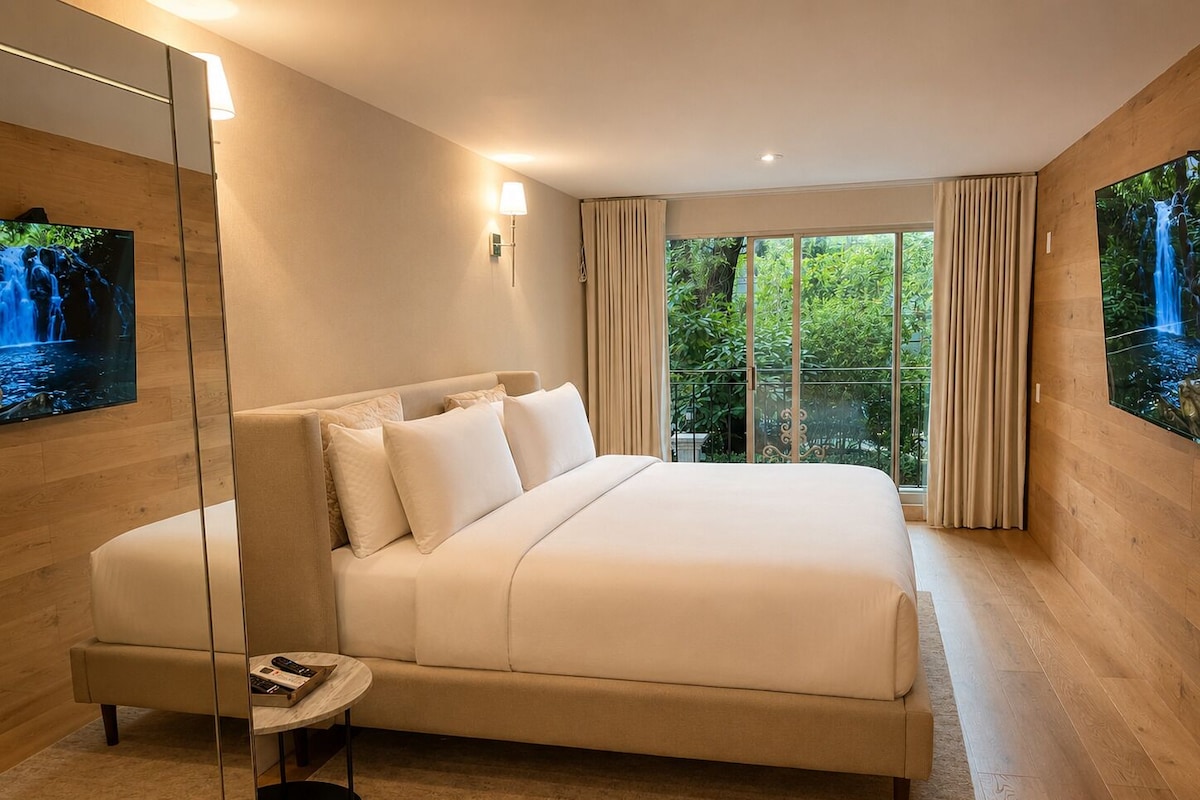Suite Deluxe, balcone, vista città | Ferro/asse da stiro