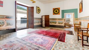 Interior - Room 'Suite Summer' with Shared Pool, Wi-Fi and Air Conditioning (Alaró)