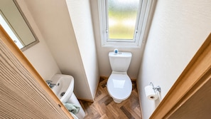 Bathroom - Mallard Brook Caravan -sleeps 8- Billing Aquadrome (Northampton)