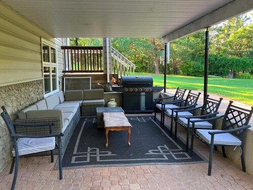 Lovstrom Estates - Beautiful Private Countryside retreat