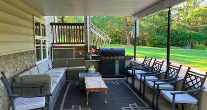Lovstrom Estates - Beautiful Private Countryside retreat