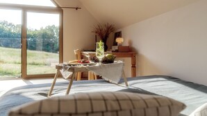 Room - Cozy 2-bedroom house with hot tub, surrounded by nature, next to Cracow (Biskupice)