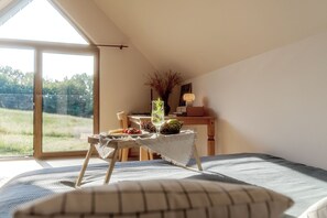 Room - Cozy 2-bedroom house with hot tub, surrounded by nature, next to Cracow (Biskupice)