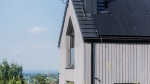 Exterior - Cozy 2-bedroom house with hot tub, surrounded by nature, next to Cracow (Biskupice)