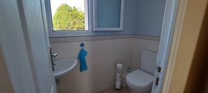 Bathroom - Bed and Breakfast 'Chambre 1' with Private Terrace and Wi-Fi (Les Sables-d'Olonne)