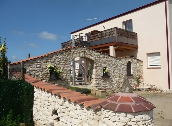 Exterior - Bed and Breakfast 'Chambre 1' with Private Terrace and Wi-Fi (Les Sables-d'Olonne)