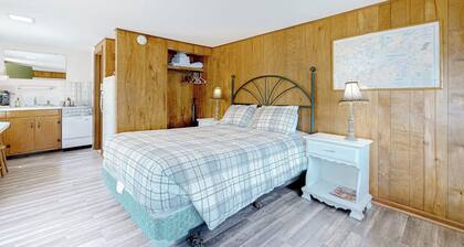 Picturesque Studio Lakefront - Dock