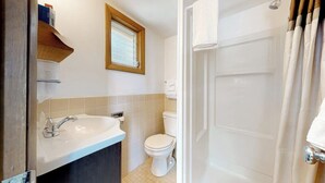 Bathroom - Picturesque Studio Lakefront | Dock (Alton)