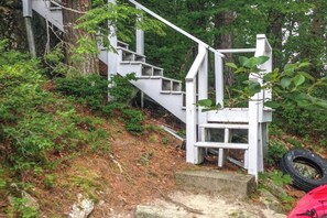 A wooden staircase leading up a hill, surrounded by greenery. - Scenic 2BR Lakefront - Washer Dryer (Meredith)