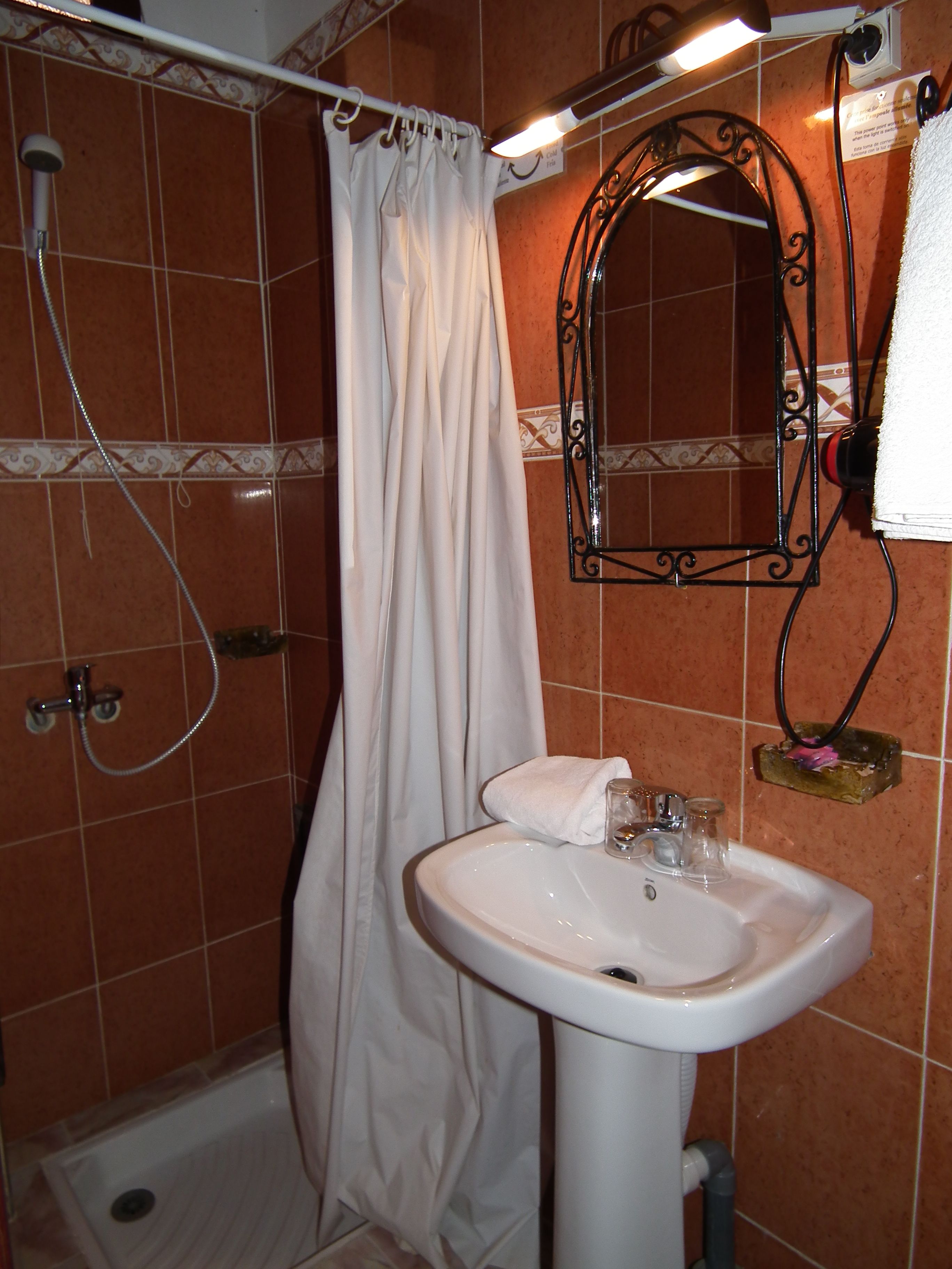 Standard Double Room | Bathroom