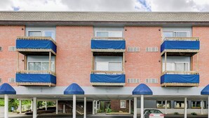 Exterior - Inviting 1BR Lakeview 2nd-Floor | Balcony (Gilford)