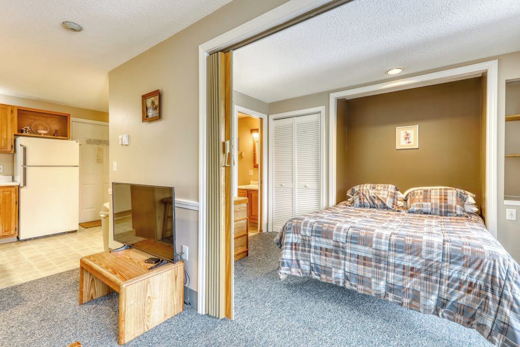 Iron/ironing board, internet, bed sheets