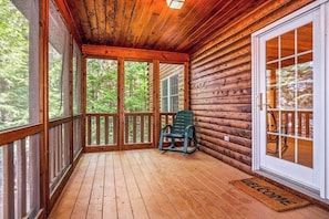 Interior - Charming 3BR Lakefront - Dock - Deck (Center Harbor)