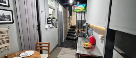 Economy Apartment, 2 Bedrooms, Private Bathroom | Private kitchen