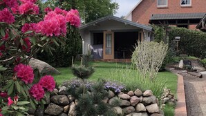 Exterior - Stayplace No. 3: Spacious Hygge Half-Timbered House with Top Amenities (Garstedt)