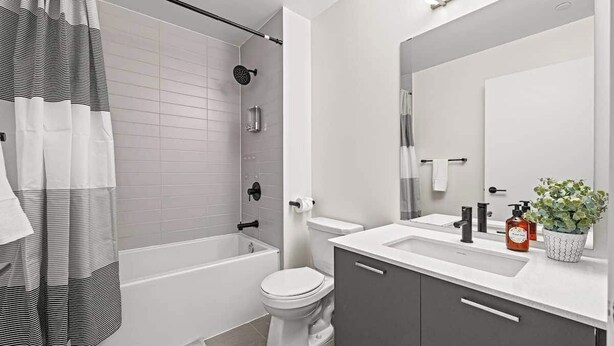 Bathroom - Modern Condo Getaway with Free Parking (Toronto)