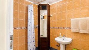 Comfort-Zimmer, Stadtblick | Badezimmer