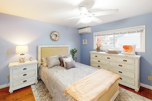 A bedroom with a bed, nightstands, a dresser, a ceiling fan, and a window with blinds. - Prime 1BR Oceanfront Dog Friendly - Patio - Washer Dryer (Port Angeles)