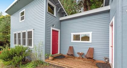4BR Soundview Dog Friendly - Fireplace - Deck