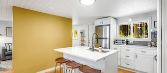 Skiing 1BR Lakefront - Dock - Deck - Firepit