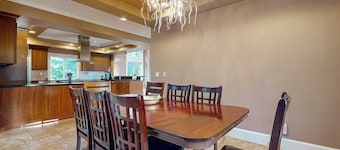 Tropical 4BR Mountainview - Hot Tub
