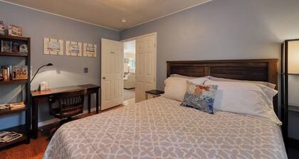 Large 3BR Waterview - Hot Tub - Balcony