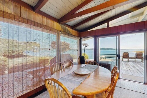 3 BR Waterfront home in the heart of Gig Harbor