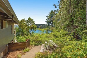 A house with a view of a lake and forested hills. - Gorgeous 2BR Soundview - Balcony - Washer Dryer (Lilliwaup)