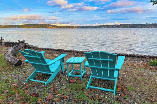 Waterfront couples getaway with patio