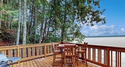 1BR with loft escape with expansive deck, gas grill