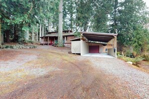 A rustic cabin with a covered porch and a gravel driveway. - 2 BR cabin with Hood Canal views (Hansville)