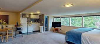 1BR Bayview Dog Friendly - Patio - Firepit - Washer Dryer